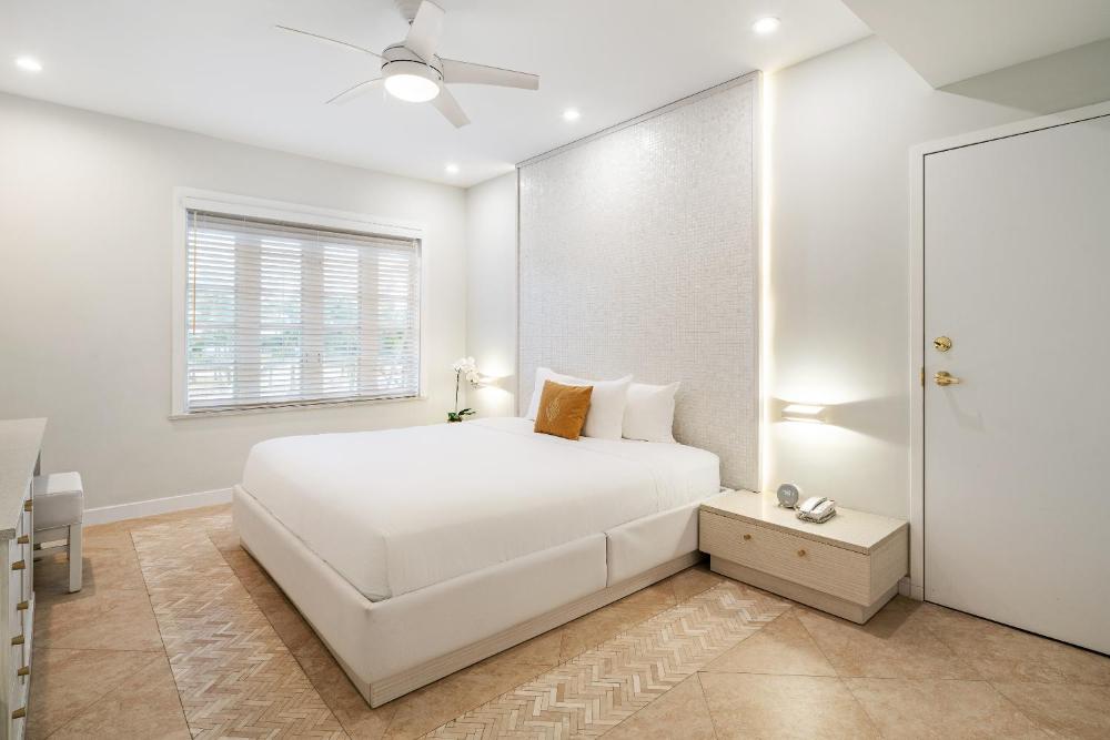 Cardozo Ocean Front King interior