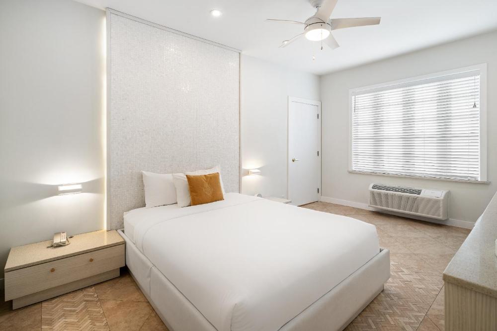 Cardozo Queen Room interior